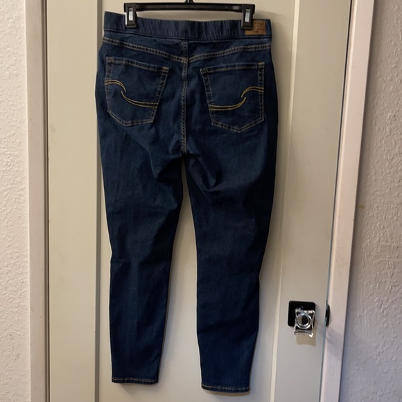 Women’s Levi’s Pull-On Skinny Jeans - Picture 2 of 5